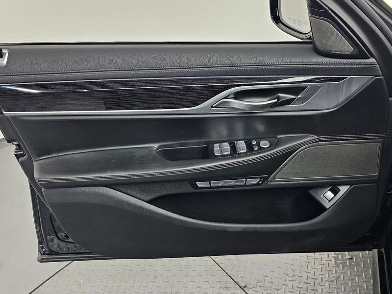 2017 BMW 7 Series 740Li xDrive M Sport Package photo 24