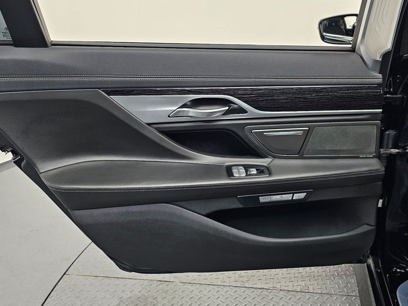 2017 BMW 7 Series 740Li xDrive M Sport Package photo 25