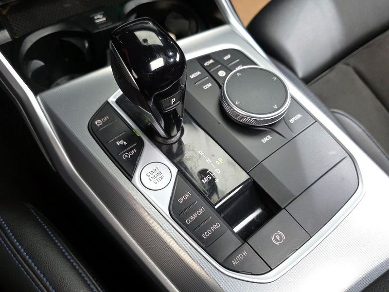 2022 BMW 3 Series 320i M Sport photo 9
