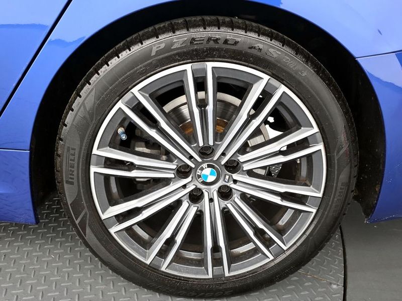 2022 BMW 3 Series 320i M Sport photo 21