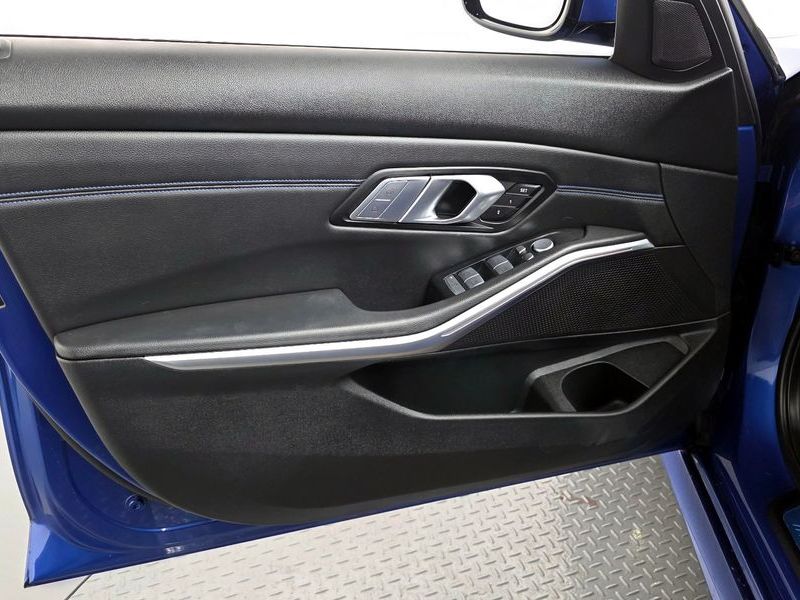 2022 BMW 3 Series 320i M Sport photo 24