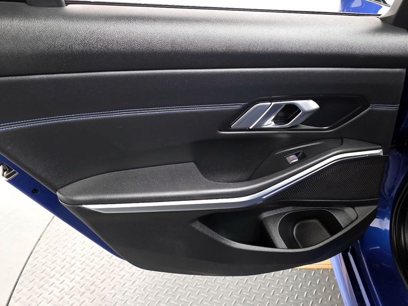 2022 BMW 3 Series 320i M Sport photo 25