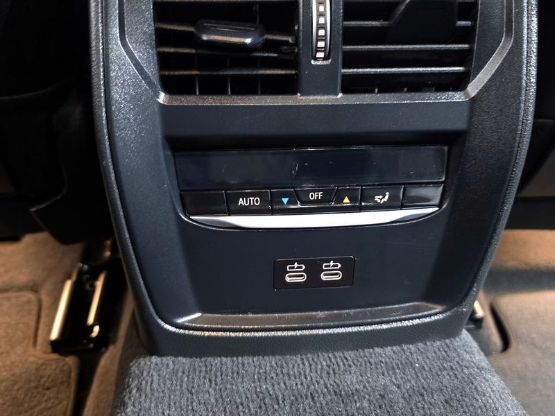 2022 BMW 3 Series 320i M Sport photo 30