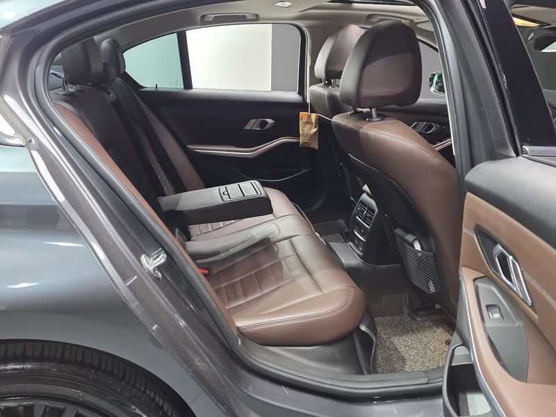 2019 BMW 3 Series 320d Luxury photo 11