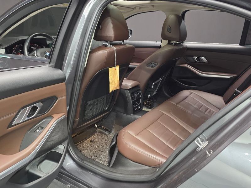 2019 BMW 3 Series 320d Luxury photo 12