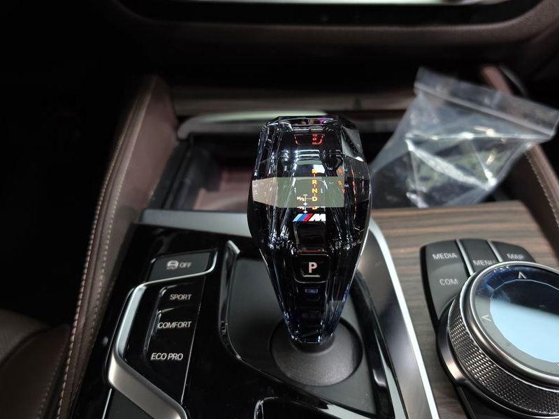 2018 BMW 5 Series 530i M Sport Package Plus photo 9