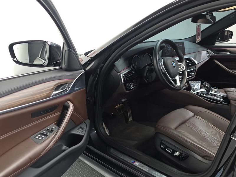 2018 BMW 5 Series 530i M Sport Package Plus photo 10