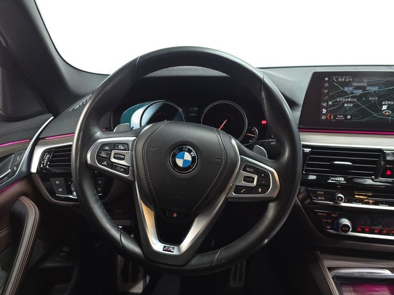 2018 BMW 5 Series 530i M Sport Package Plus photo 12