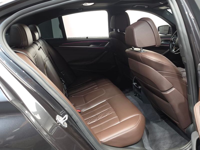 2018 BMW 5 Series 530i M Sport Package Plus photo 11