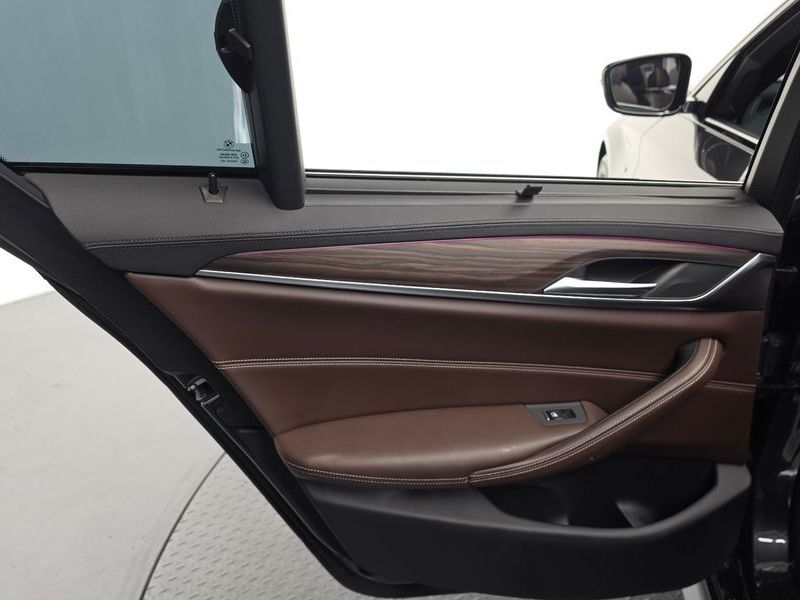 2018 BMW 5 Series 530i M Sport Package Plus photo 25