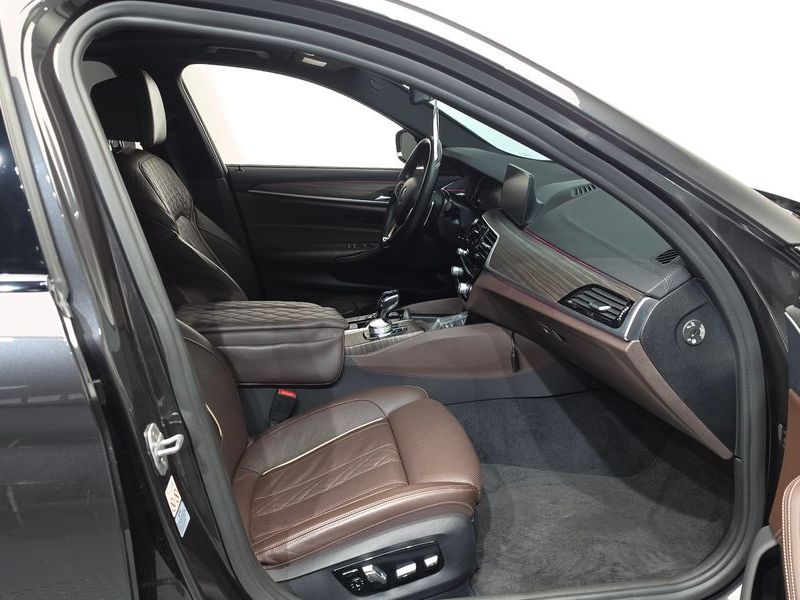 2018 BMW 5 Series 530i M Sport Package Plus photo 26