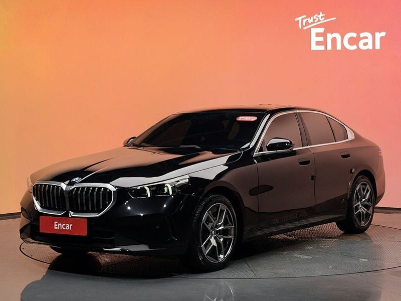 2024 BMW 5 Series 530i xDrive photo 1