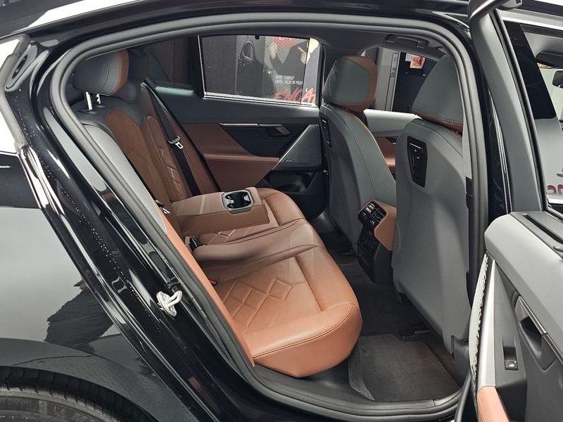 2024 BMW 5 Series 530i xDrive photo 11