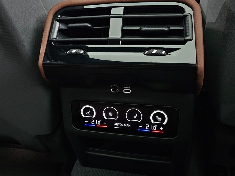 2024 BMW 5 Series 530i xDrive photo 17