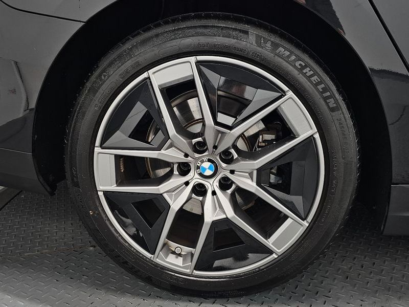 2024 BMW 5 Series 530i xDrive photo 21