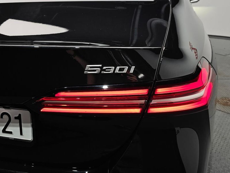 2024 BMW 5 Series 530i xDrive photo 23