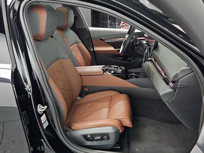 2024 BMW 5 Series 530i xDrive photo 26