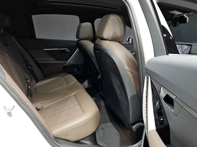 2025 BMW 5 Series 520i M Sport photo 12
