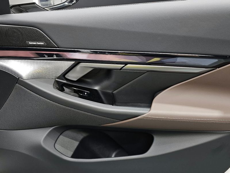 2025 BMW 5 Series 520i M Sport photo 24