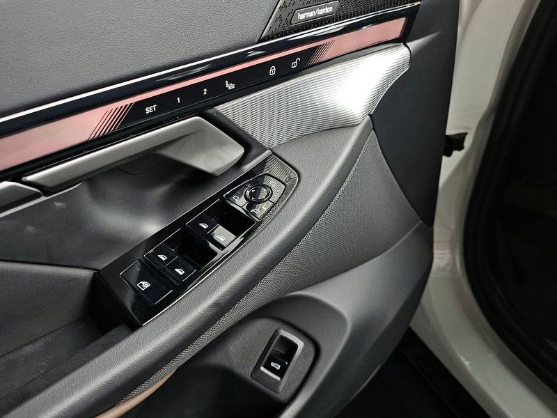 2025 BMW 5 Series 520i M Sport photo 28