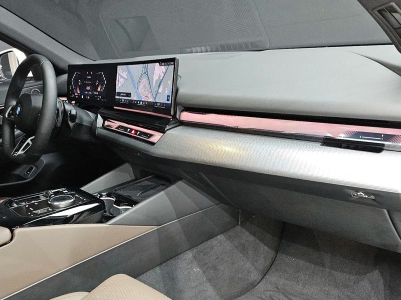 2025 BMW 5 Series 520i M Sport photo 29