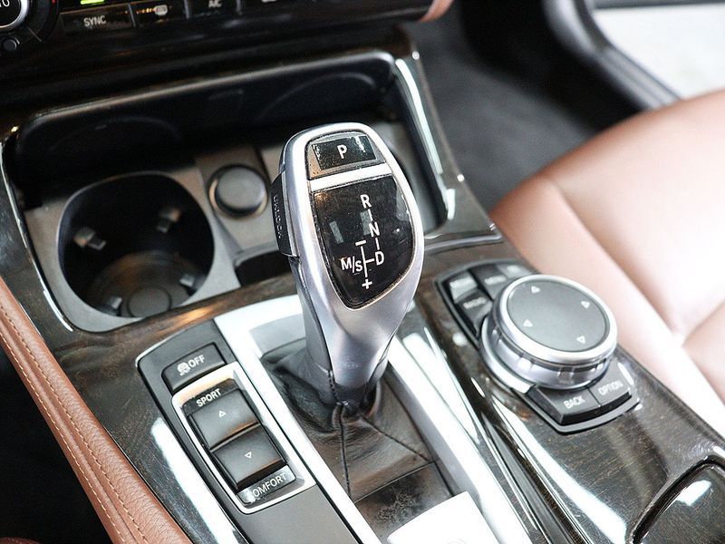 2015 BMW 5 Series 528i photo 8