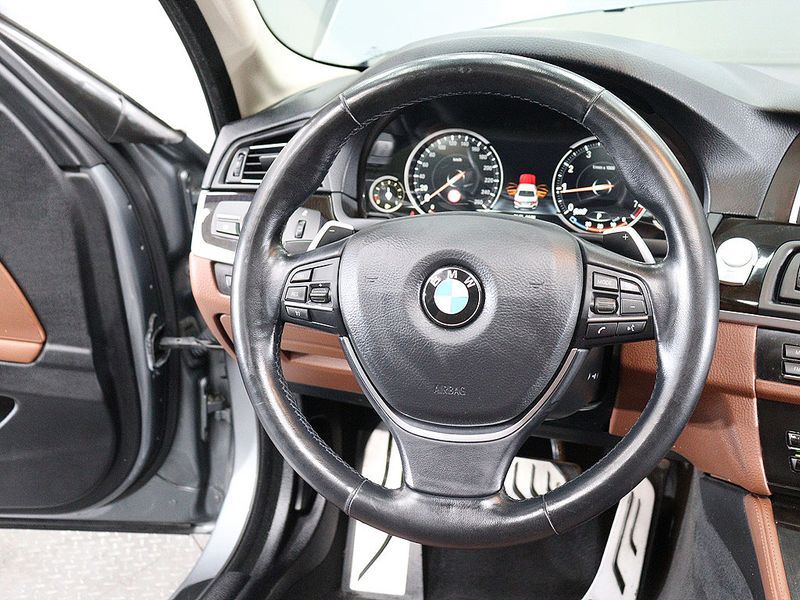 2015 BMW 5 Series 528i photo 14