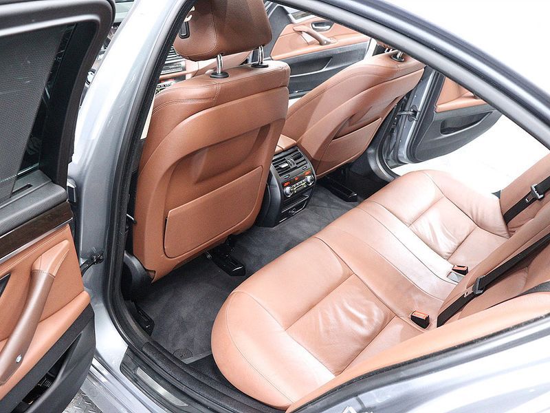 2015 BMW 5 Series 528i photo 15