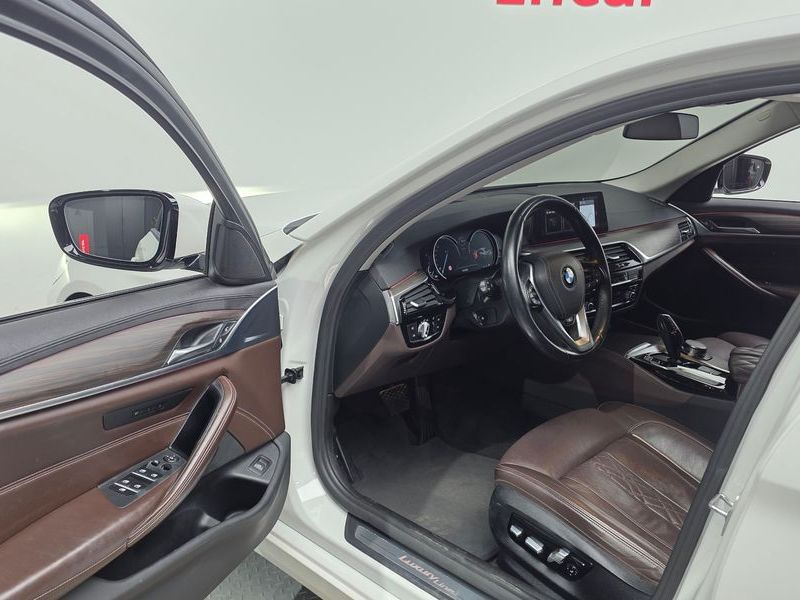 2018 BMW 5 Series 520d Luxury Plus photo 10