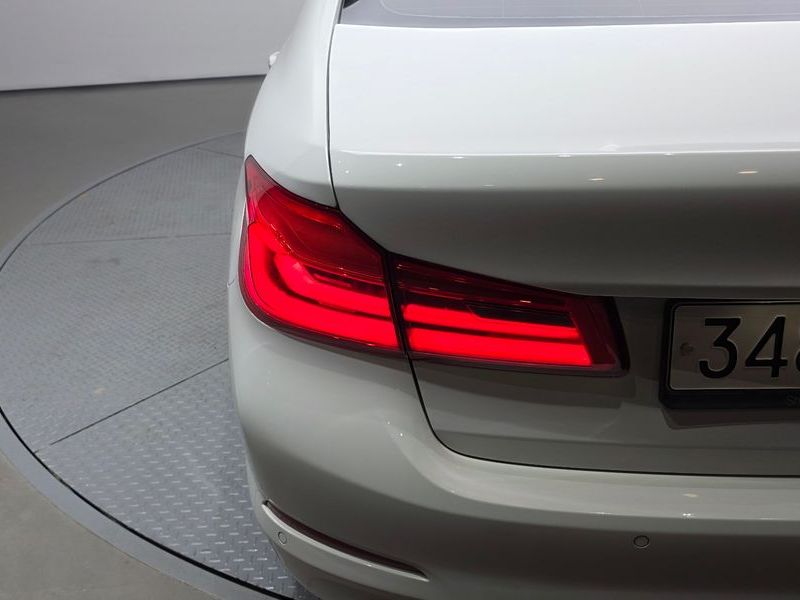 2018 BMW 5 Series 520d Luxury Plus photo 23