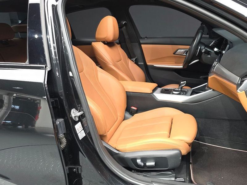 2022 BMW 3 Series 320i M Sport photo 11