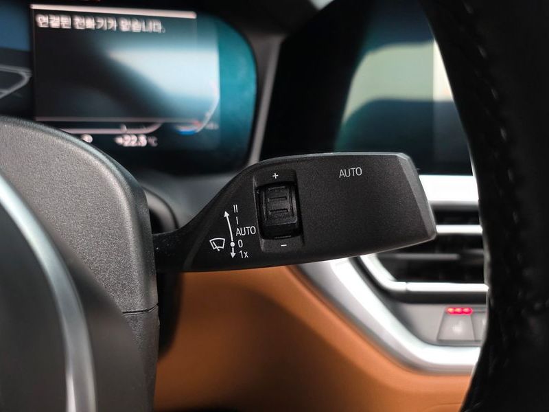 2022 BMW 3 Series 320i M Sport photo 18