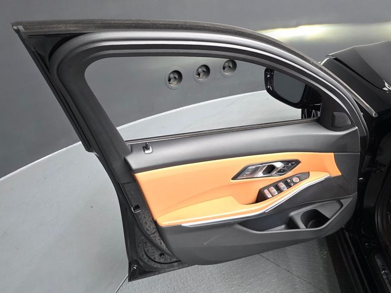 2022 BMW 3 Series 320i M Sport photo 24