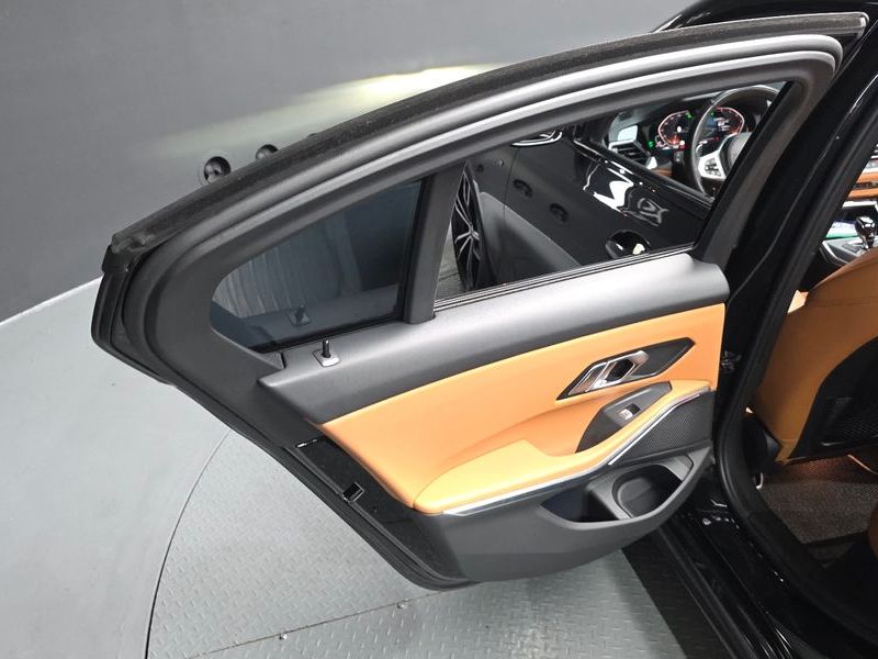 2022 BMW 3 Series 320i M Sport photo 25
