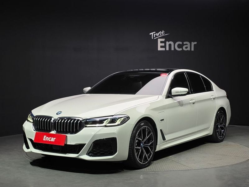 2023 BMW 5 Series 530e M Sport photo 1