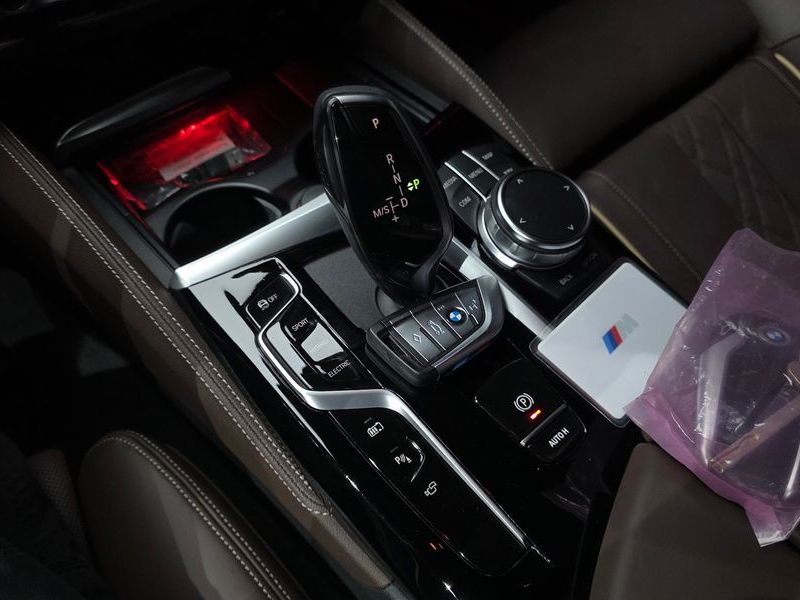 2023 BMW 5 Series 530e M Sport photo 9