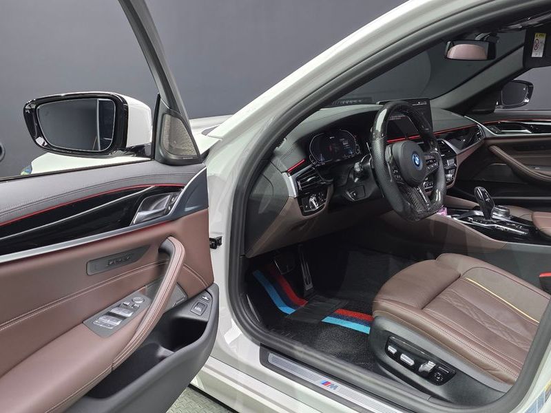2023 BMW 5 Series 530e M Sport photo 10