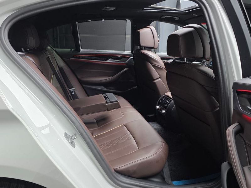 2023 BMW 5 Series 530e M Sport photo 12