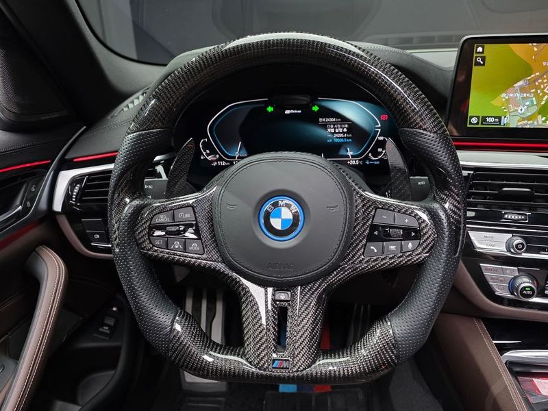 2023 BMW 5 Series 530e M Sport photo 13