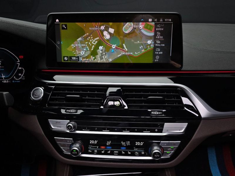 2023 BMW 5 Series 530e M Sport photo 14