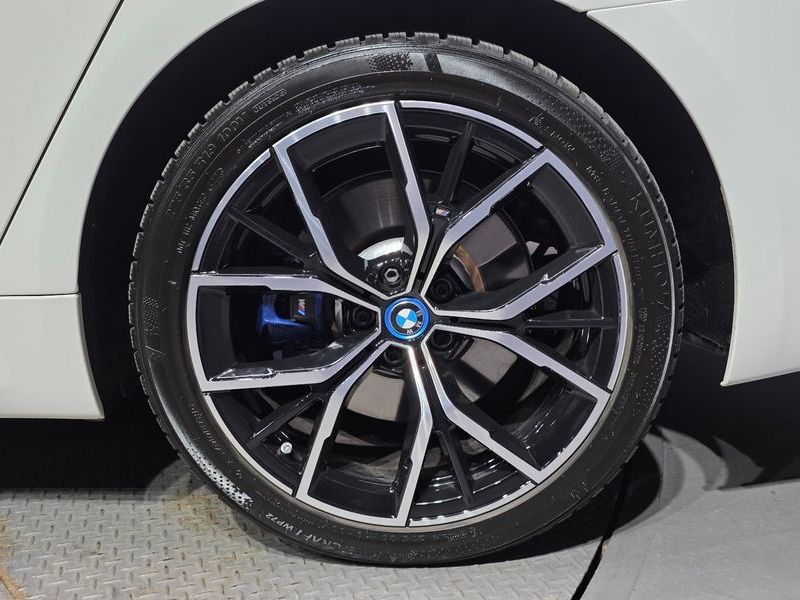 2023 BMW 5 Series 530e M Sport photo 21