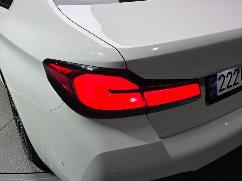 2023 BMW 5 Series 530e M Sport photo 23