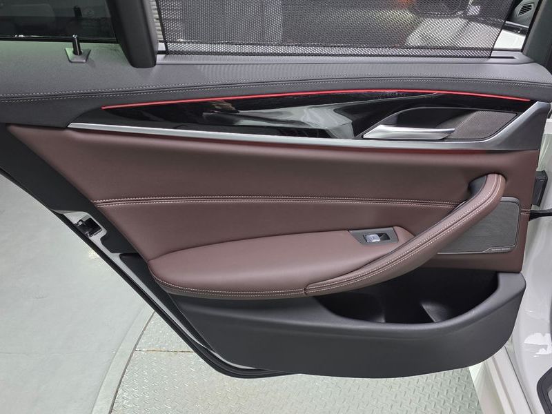 2023 BMW 5 Series 530e M Sport photo 25