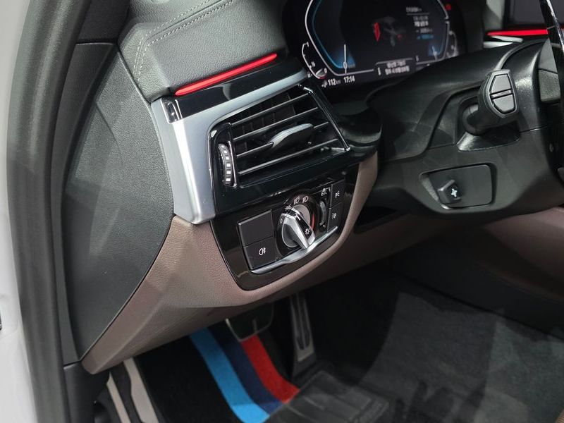 2023 BMW 5 Series 530e M Sport photo 27