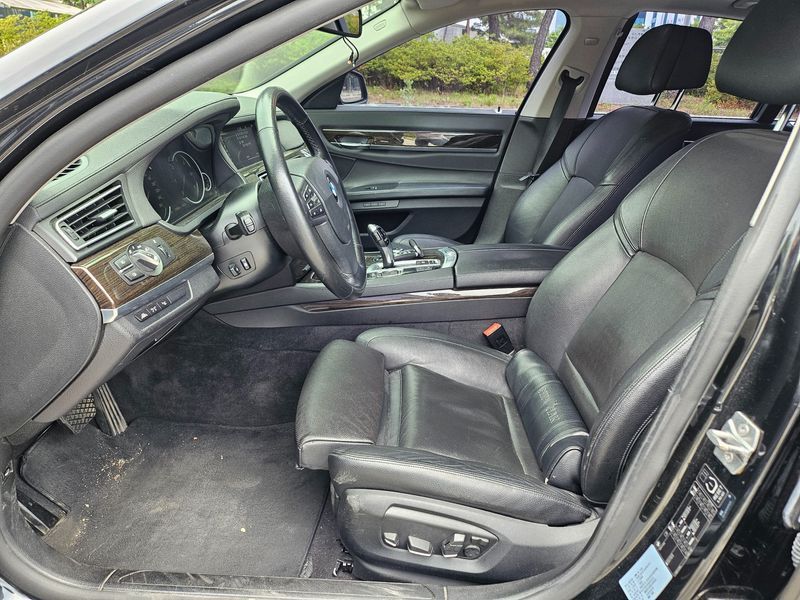 2013 BMW 7 Series 730d photo 9
