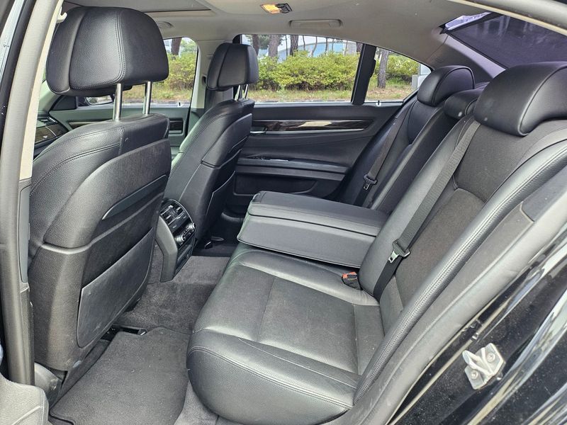 2013 BMW 7 Series 730d photo 11