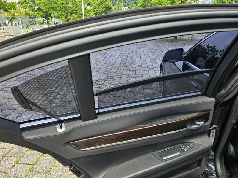 2013 BMW 7 Series 730d photo 12