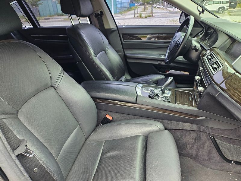 2013 BMW 7 Series 730d photo 13