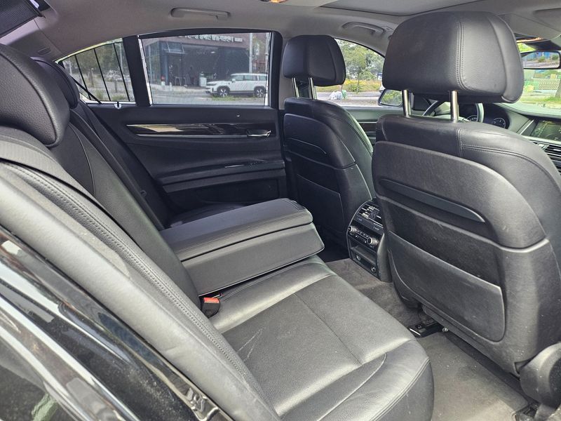 2013 BMW 7 Series 730d photo 14