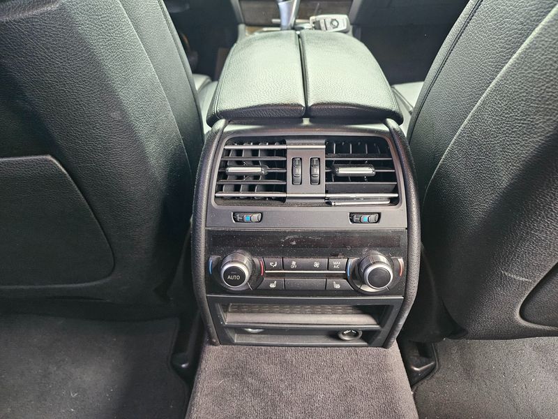 2013 BMW 7 Series 730d photo 16